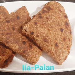 A picture of Ragi Sprouted Moong paratha.