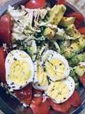 Ensalada de repollo tomate huevo y palta