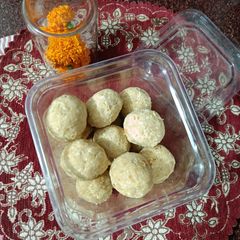 A picture of Peanut Laddoo.