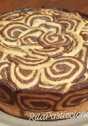 Foto di Crostata bicolore ripiena alle mandorle