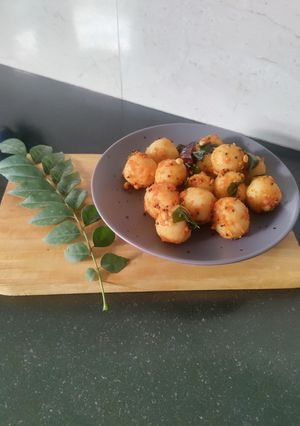 A picture of Goli Idli (rice flour).