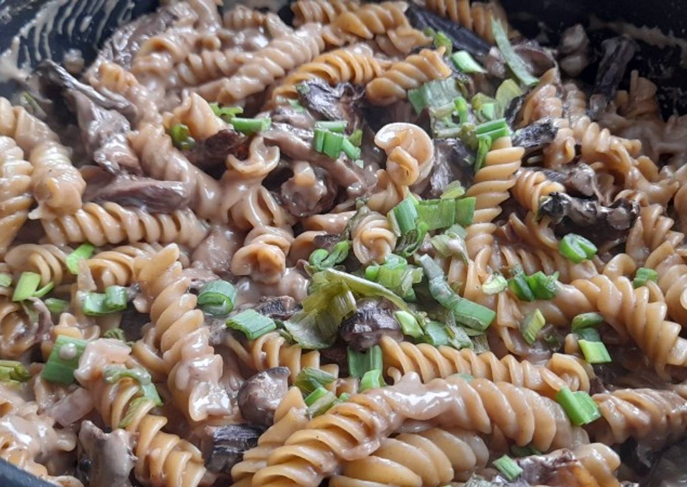 Espirales en salsa fungi vegana