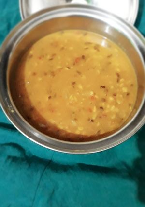 A picture of Yellow Dal.