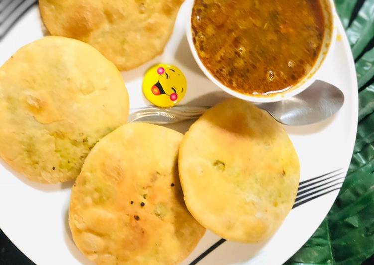 Easiest Way to Prepare Quick Khasta Kachori with Aloo ki sabji (Green peas stuffed patties)
