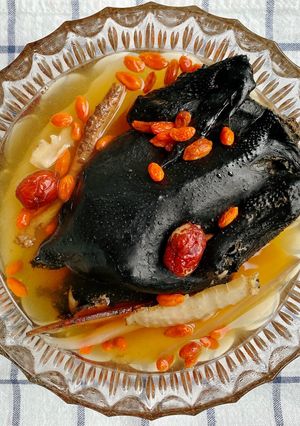 รูปของ ไก่ดำตุ๋นยาจีน 🥣 / Chinese braised black chicken soup 🥣