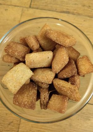 आटे के शकरपारे (Aate ke shakarpare recipe in Hindi) रेसिपी मुख्य फोटो
