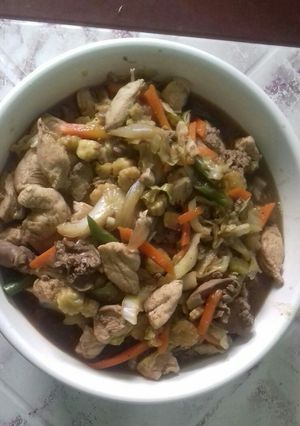 A picture of Chopsuey w/ Chicken Liver & Chicken Meat in Oyster Sauce.