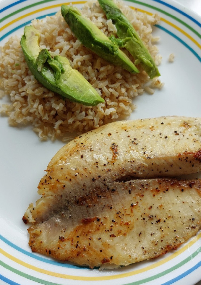 Una foto de Filete de pescado al limón con pimienta