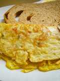 Tortilla de perico relleno con pollo desmechado y queso