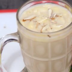 A picture of Apple milk shake.
