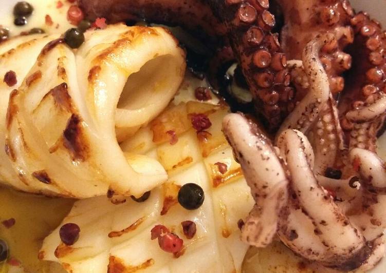 Step-by-Step Guide to Prepare Speedy Calamari grigliati, polpo doppia cottura su crema di patate