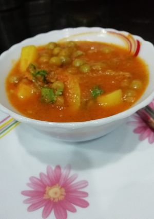 A picture of Aloo Matar.