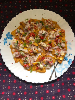 વેજ.ચીઝ નાચોઝ (veg.cheese nachos recipe in Gujarati) રેસીપી મુખ્ય ફોટો