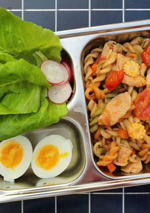 รูปของ มักกะโรนีอกไก่นุ่มผัดซอสมะเขือเทศโฮมเมด♡