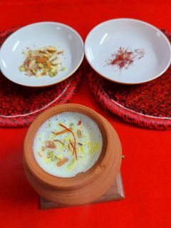 केसर पिस्ता मिल्क रेसिपी मुख्य फोटो