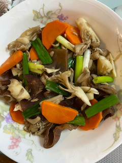 麻油炒舞菇 的食譜成品照片