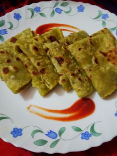মটরশুঁটির পরোটা রেসিপির প্রধান ছবি