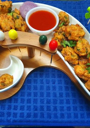 A picture of Cheesy Chicken and Mixed Veg Fritters.