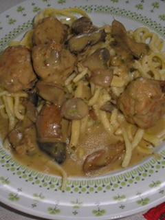 Húsgombócok vargányaszósszal Spätzle tésztával recept fotója