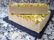 Una foto de turrón de pistacho