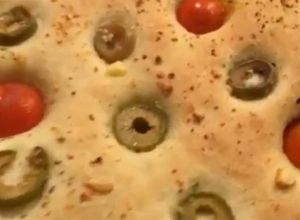 صورة لوصفة خبز الفوكاشا الايطالي
