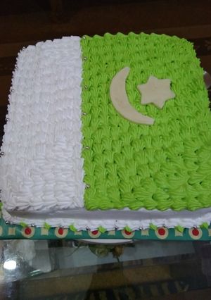 A picture of Pakistan Flag Cake 🎂.