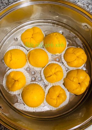 Hình của món Bánh bao bí đỏ hấp không nhân.