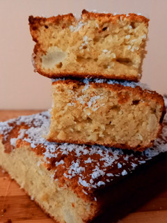 Una foto de Budín de coco y pera 🥥🍐