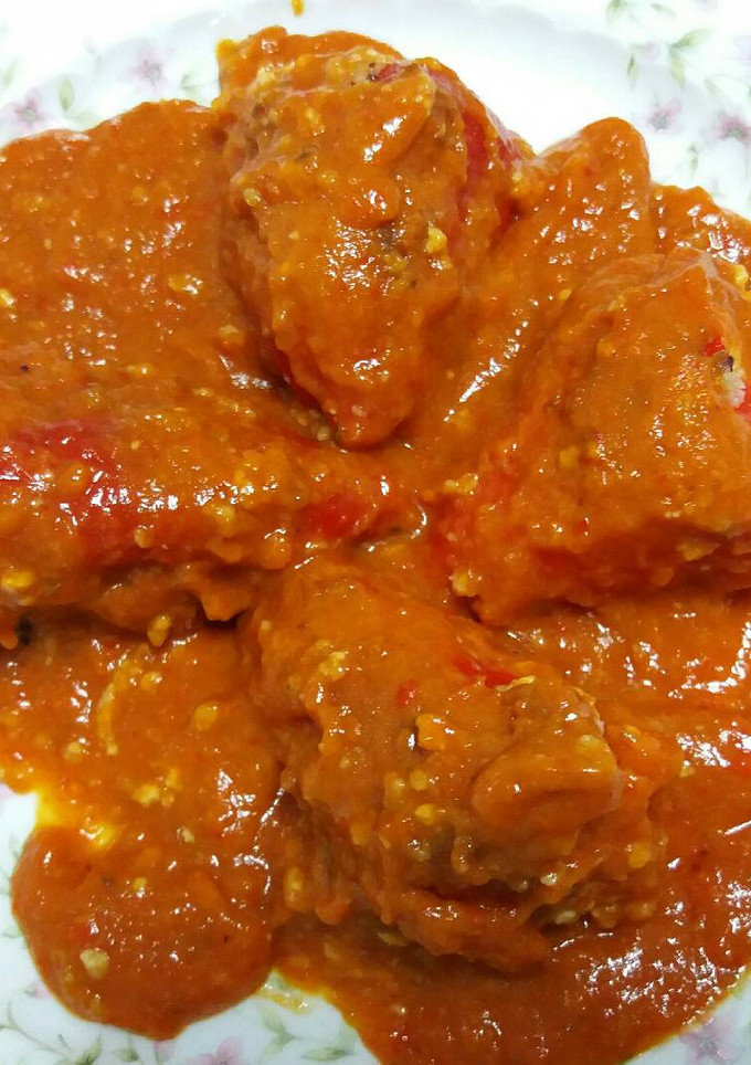Una foto de Pimientos rellenos en salsa
