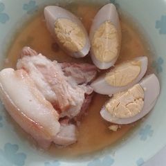 A picture of Vietnamese meal - Coconut pork stew with egg.
