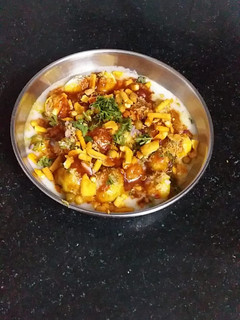 બેબી-પોટેટો ચાટ (Baby Potato Chat Recipe In Gujarati) રેસીપી મુખ્ય ફોટો