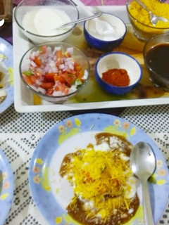 आलू टिक्की चाट (Aloo tikki chat recipe in hindi) रेसिपी मुख्य फोटो