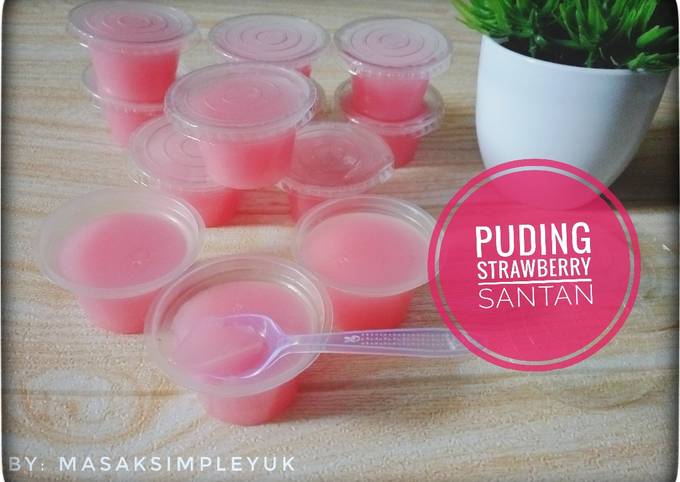 Puding strawberry santan