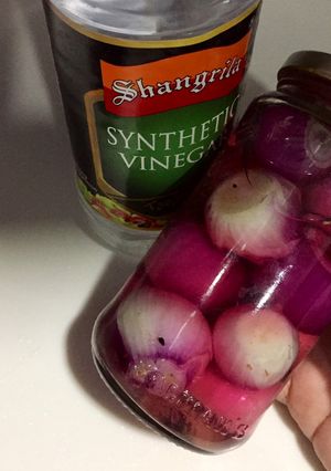 A picture of Vinegar onion pickle.
