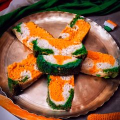 A picture of Tricolor Fruits Cakes.