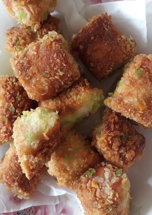 A picture of (Snack) Fried Sandwich-Wrapped Sausages.
