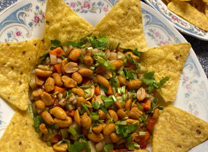 A picture of Nachos with salsa salad 🥗.