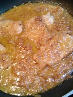 Una foto de Lomo en Salsa de Naranja, con frutos Secos