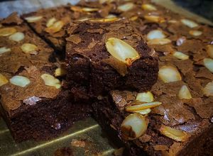 Foto resep Fudgy Melted Choco Brownies panggang premium