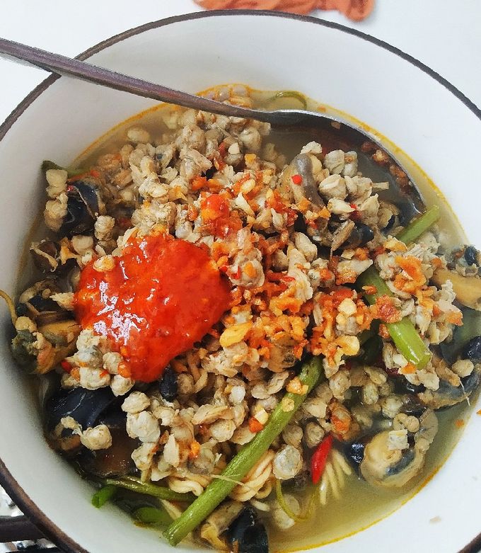 Hình của món Mì ốc hến chua cay đậm đà.