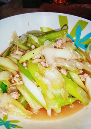 รูปของ กระเทียมญี่ปุ่นผัดหมูสับ