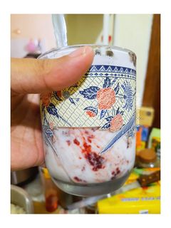 Foto resep Yogurt plain dimakan pakai selai Strawberry