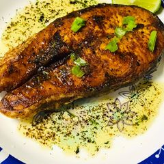 A picture of Lemon butter sauce with salmon fish.
