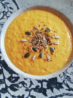 Una foto de Crema de calabaza dulce y puerros