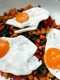 Pirított édesburgonyás serpenyős reggeli recept fotója