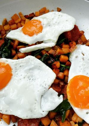 Pirított édesburgonyás serpenyős reggeli recept fotója