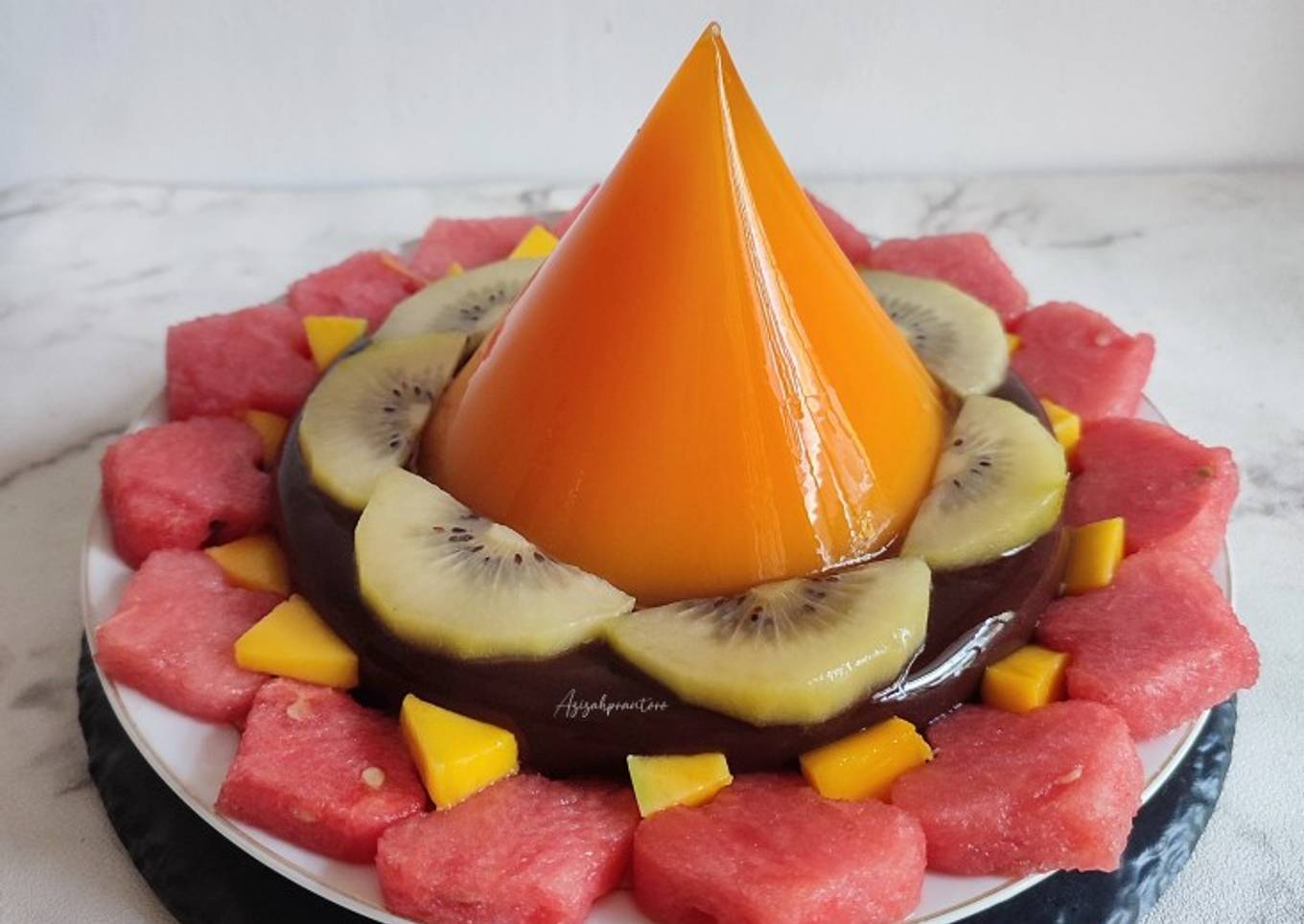 Tumpeng puding buah