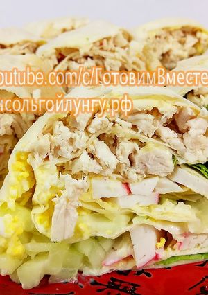Фото Вкусный рулет из лаваша на новый год.