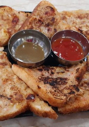 A picture of Bread pizza.