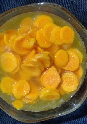 લીલી હળદર નું અથાણું (Lili Haldar Athanu Recipe In Gujarati) રેસીપી મુખ્ય ફોટો